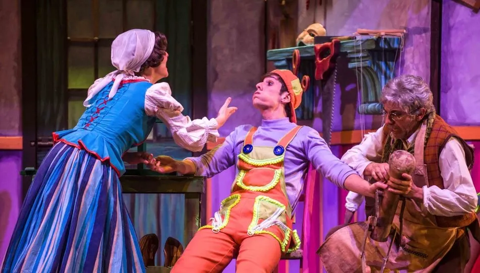 Este espectáculo cuenta las fascinantes aventuras de un travieso títere de madera empeñado en convertirse en un niño de verdad