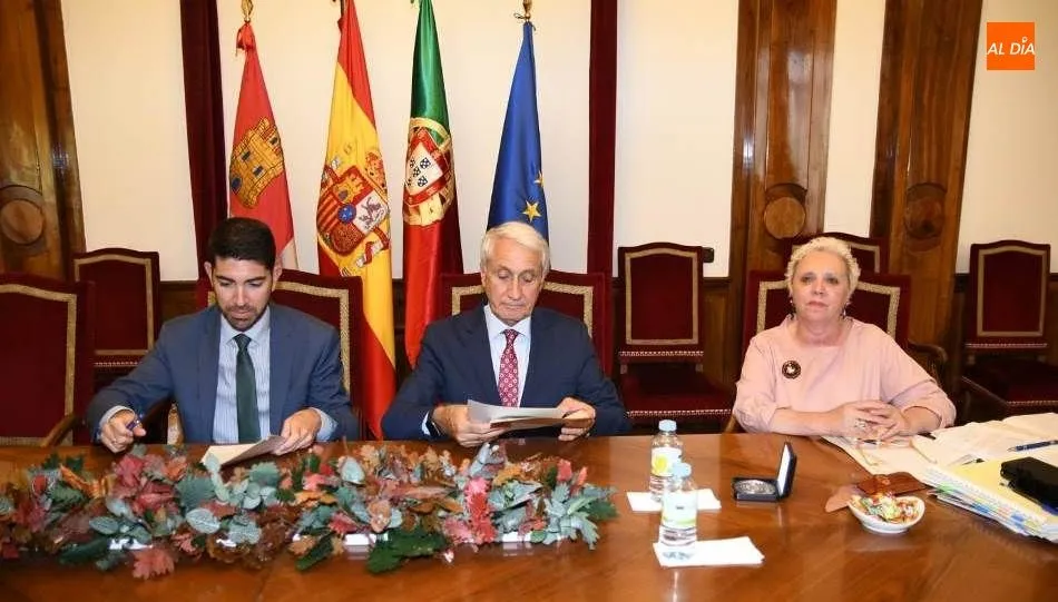 El director general de Protección Civil y Emergencias del Ministerio del Interior, Alberto Herrera, el presidente de la Autoridad Nacional de Protección Civil de Portugal, Carlos Mourato, y la subdelegada, Encarnación Pérez