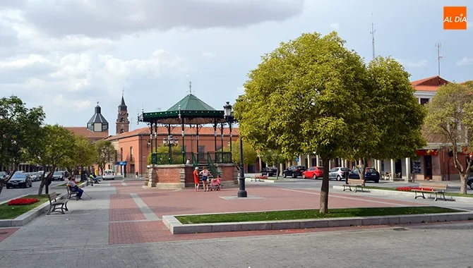 Las Plazas de España y Constitución acogerán un nueva distribución de los puestos del mercadillo semanal