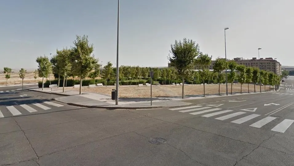 Parque junto a la calle Bachiller Sansón Carrasco, donde se iniciaba esta actuación policial. Foto Google Maps