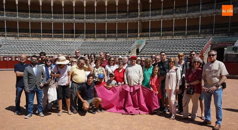 Participantes en la primera visita teatralizada matinal de este verano en La Glorieta. Foto de RVT