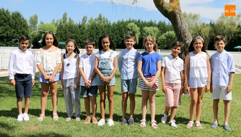 Tina, damas y acompañantes forman un extraordinario ramillete de simpatía