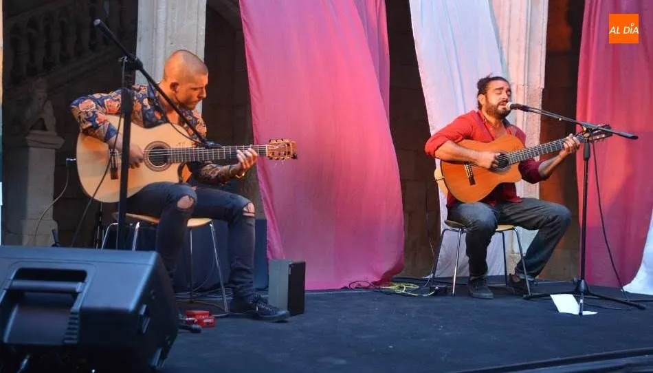 Concierto de Amos Lora y Tomás Basso en la Casa de las Conchas. Foto de Lydia González