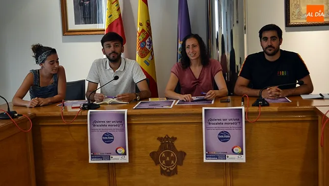Marta Bernal, Fran Díaz, Pilar García y José Luis Gómez presentaban el Punto Violeta para fiestas