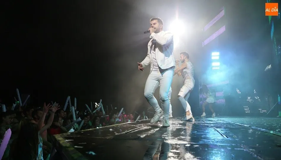 Actuación de Panorama en Santa Marta de Tormes, antes de la suspensión del concierto. Foto de Víctor Sánchez