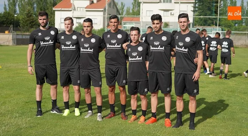 Javi Hernández (a la izquierda), en un entrenamiento