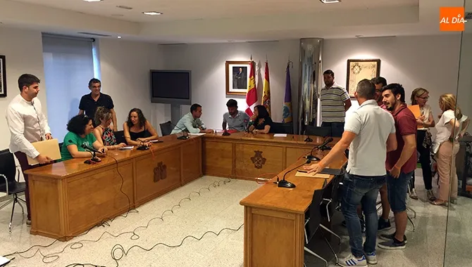 El Ayuntamiento acogía en la noche de este miércoles un Pleno extraordinario para aprobar dos nombramientos