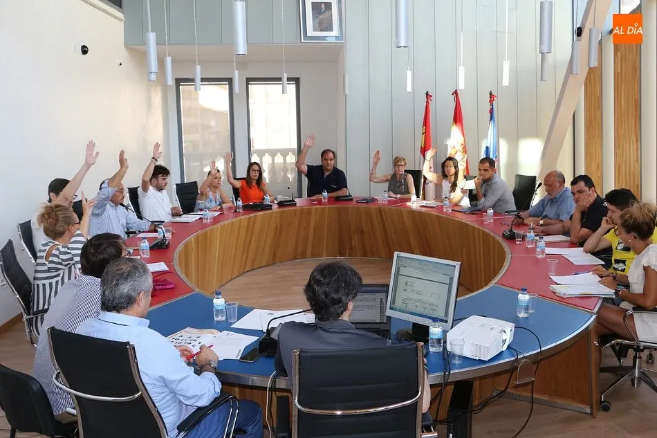 Grupo Popular y Ciudadanos aprobaron la mayor parte de los puntos del día, PSOE se abstuvo toda la sesión