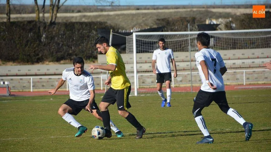 Acción de un partido del filial del Salamanca UDS durante esta pasada temporada / Archivo