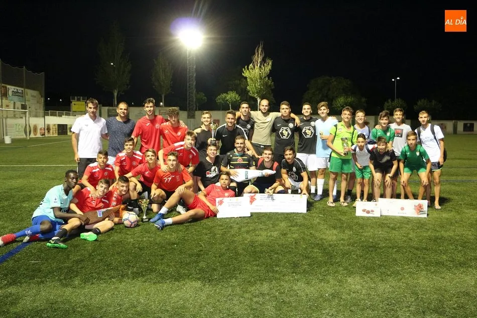 La entrega de premios reunió a los seis equipos gandores