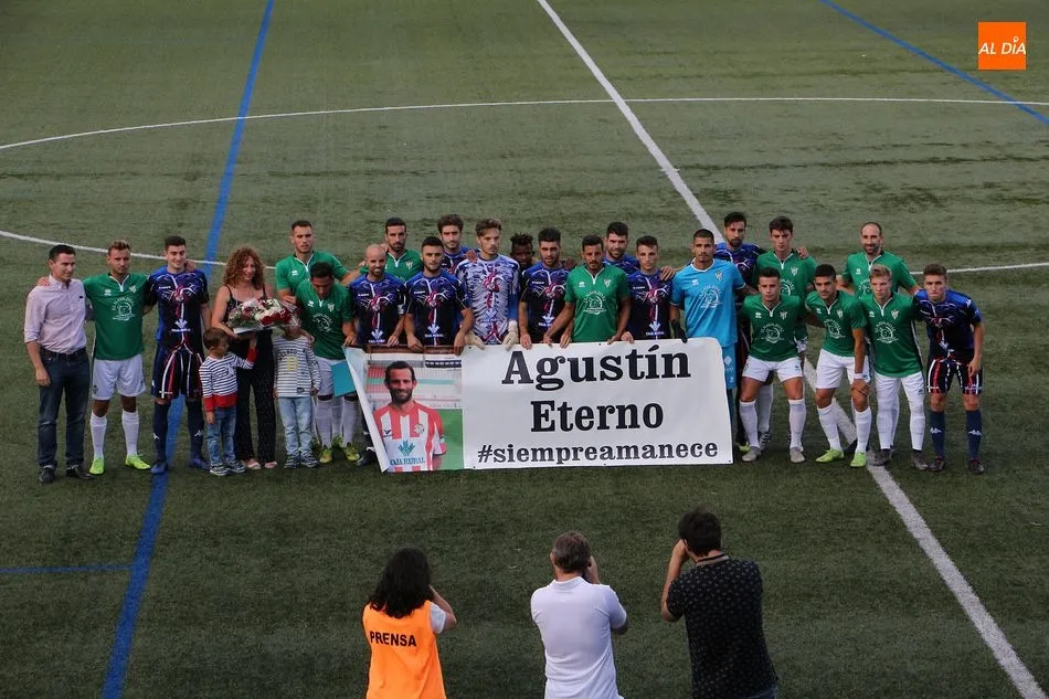 Ambos equipos dedicaron el encuentro a la memoria de Agustín Villar