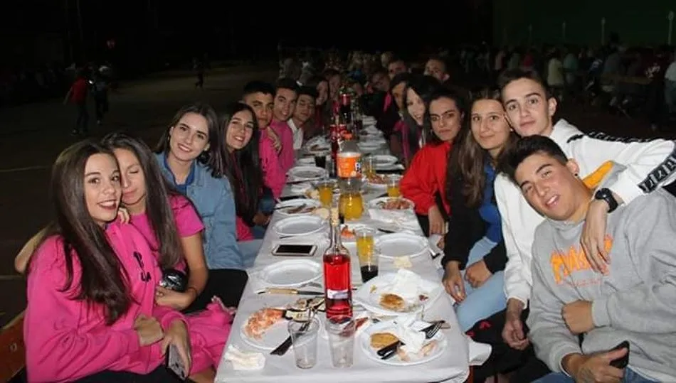 Una excelente cena pone el broche a los actos del Torito Perdigón en Valderrodrigo  