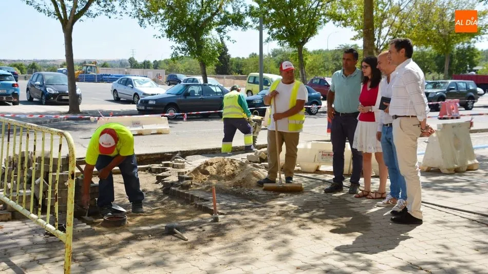 La concejala de Medio Ambiente, Miryam Rodríguez, visita las obras que se están realizando en la Avenida de la Aldehuela. Foto: Lydia González