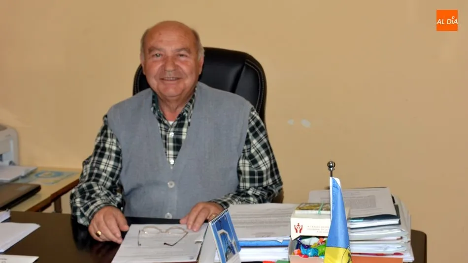 José María Regalado, en su despacho de la alcaldía de Bañobárez / E. Corredera