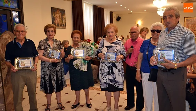 Cinco de los socios de la Asociación San Miguel recibían placa conmemorativa a su nacimiento en 1935 durante la fiesta anual del colectivo