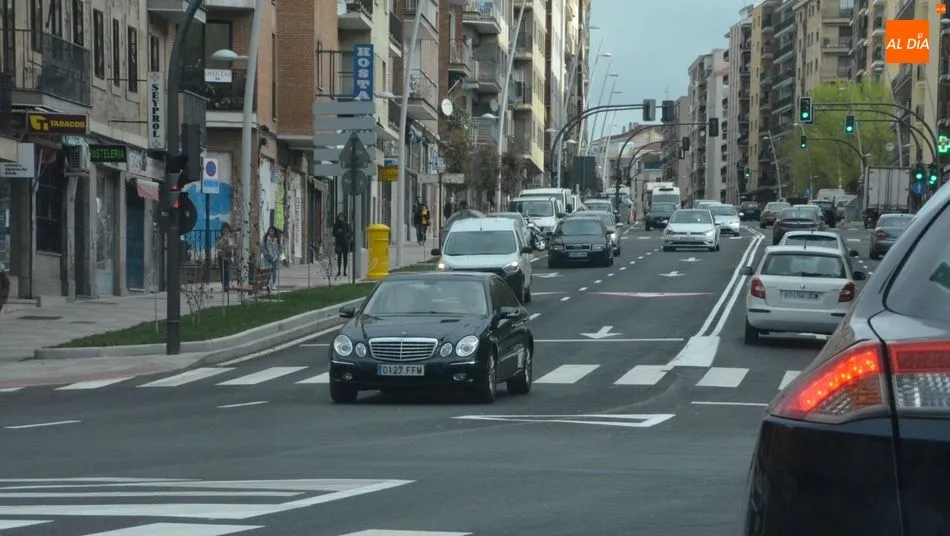 Vehículos circulando por Salamanca. Foto: Lydia González