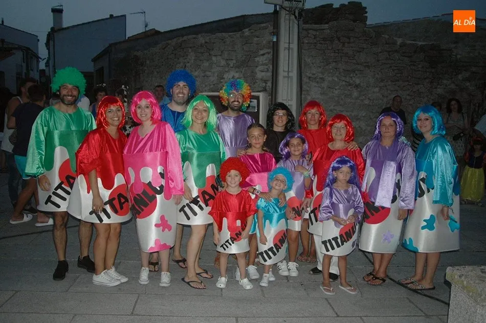 El concurso de disfraces es uno de los momentos más esperados de las fiestas en Almendra