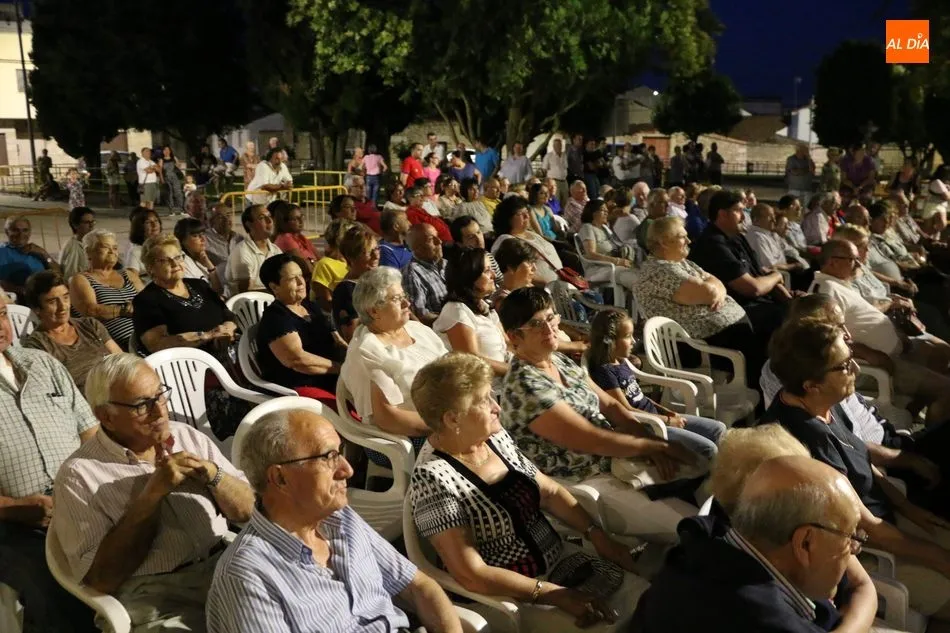 El Niño de Boadilla encandila con la copla a los vecinos de Vitigudino  