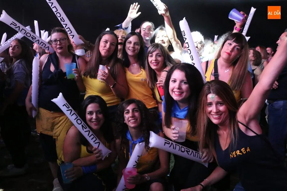 La orquesta Panorama mete en Peralejos de Abajo a varios miles de personas