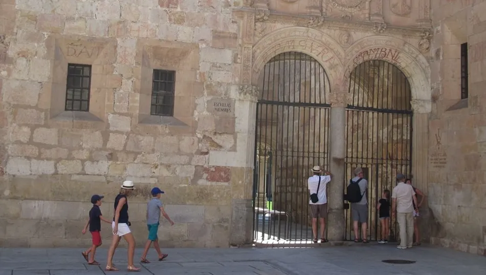 Visitas a edificios históricos de la Universidad de Salamanca.