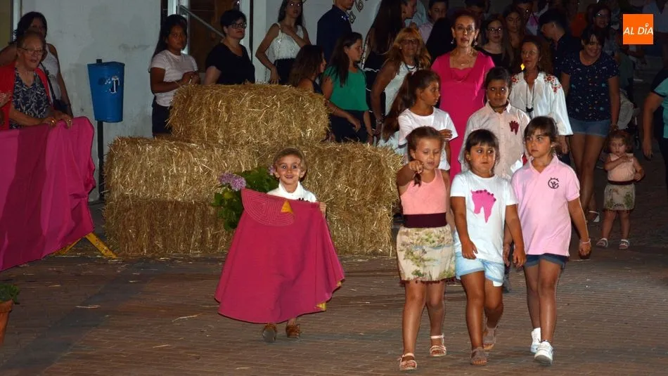 En el desfile participaron niños muy pequeños / E. Corredera