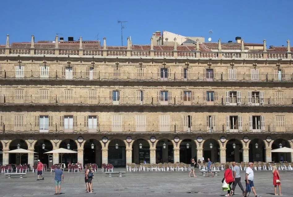 La asociación analiza el estado del monumento y apuesta por continuar las intervenciones que ayuden en su conservación