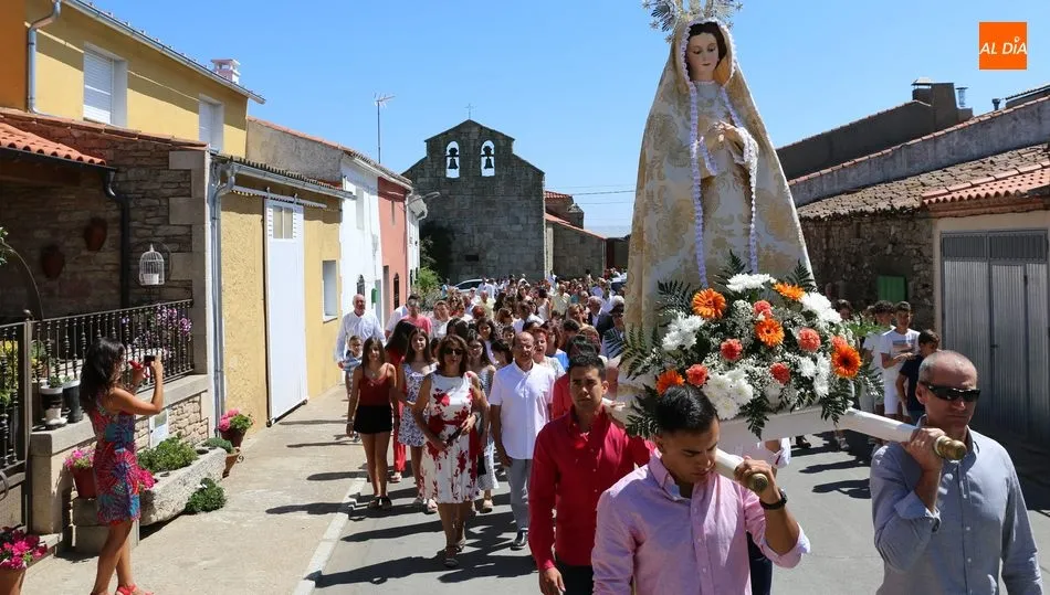 Procesión de la Virgen de las Nieves celebrada este lunes en Majuges / CORRAL