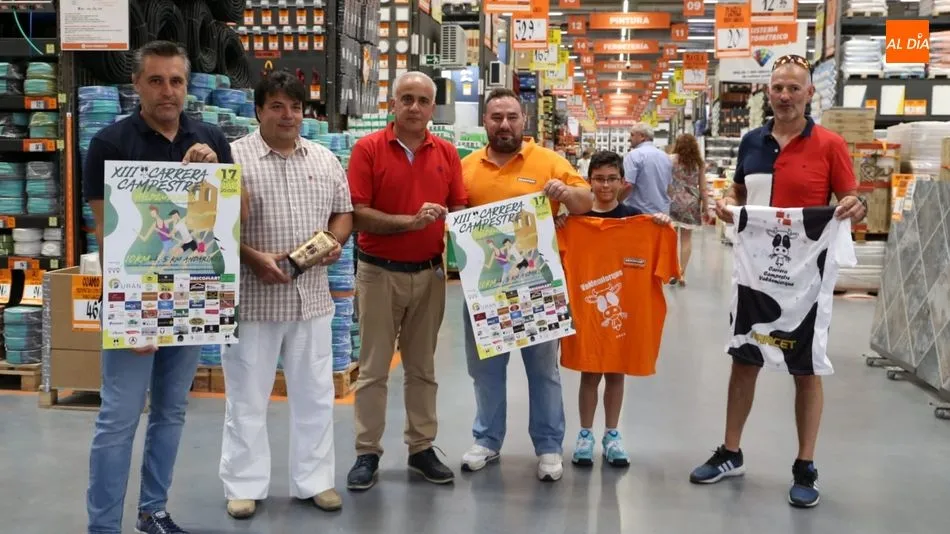 Bricomart ha acogido la la presentación de la Carrera Campestre de Valdemierque. Foto: Víctor Sánchez