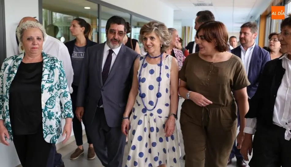 La ministra de Sanidad, Consumo y Bienestar Social, María Luisa Carcedo, en su visita al Centro de Referencia Estatal de Atención a Personas con Enfermedad de Alzhéimer y otras Demencias. Foto de Víctor Sánchez