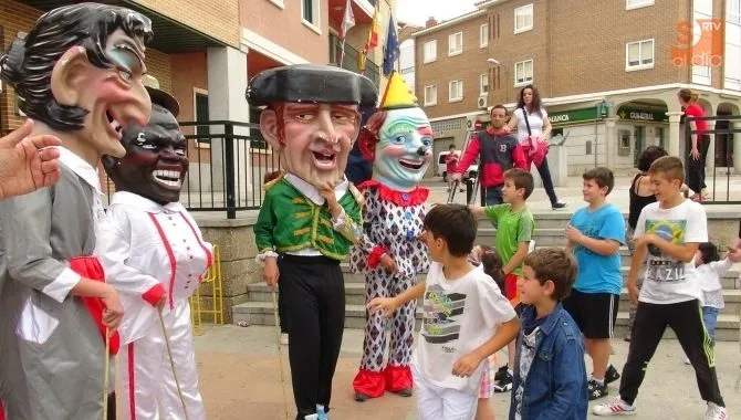 Los cabezudos vuelven a Guijuelo tras años de ausencia