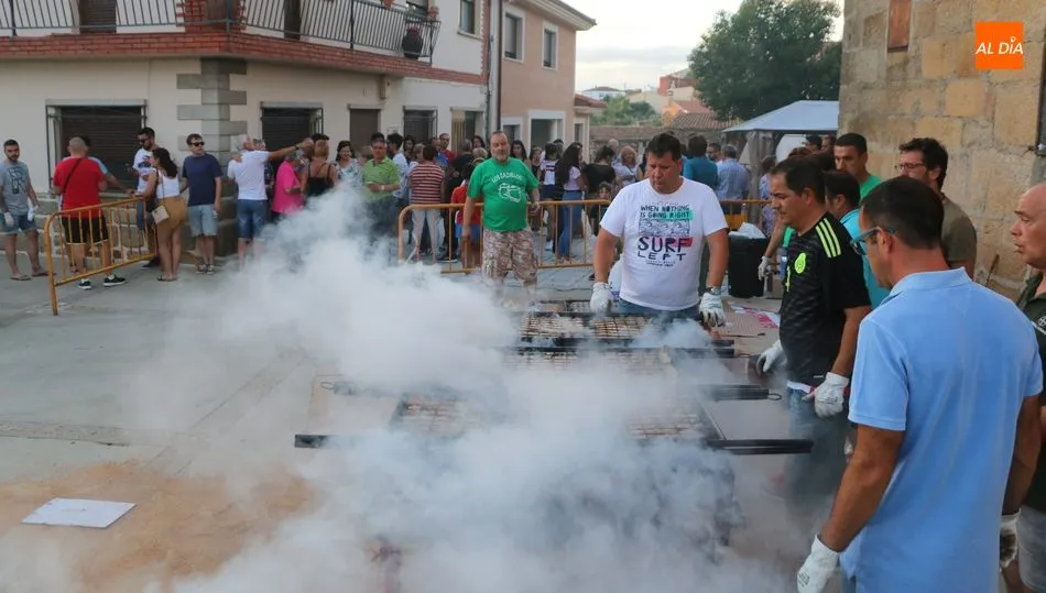 En total fueron repartidos 80 kilos de panceta / CORRAL