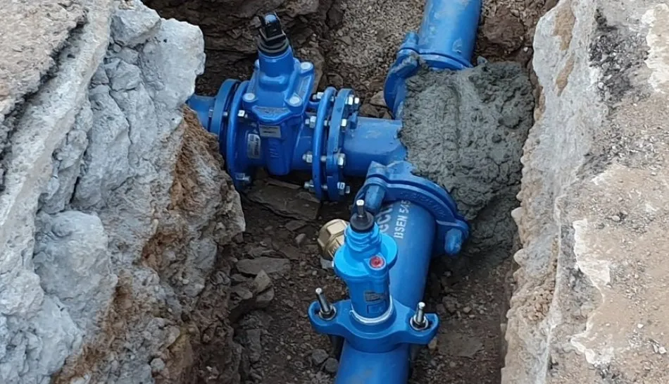 Gracias al Sistema de Gestión Activa de Presiones, que regula la presión en la red cuando hay menor demanda de agua y optimiza esta presión según demanda, se aumenta en dieciséis años la vida útil de las tuberías