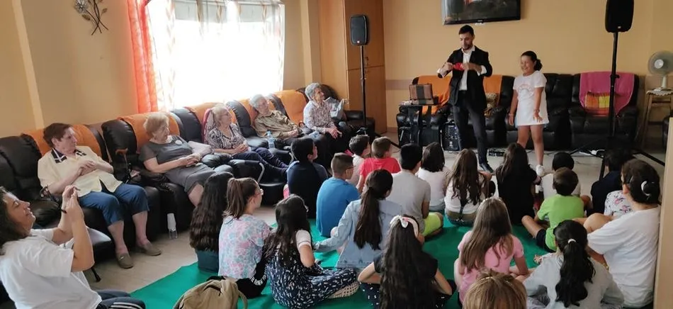 Espectáculo de magia para los mayores en el Centro de Día