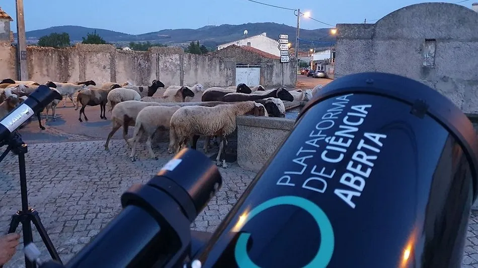 El telescopio de la Plataforma de Ciencia Abierta facilita la observación nocturna del cielo/ PCA
