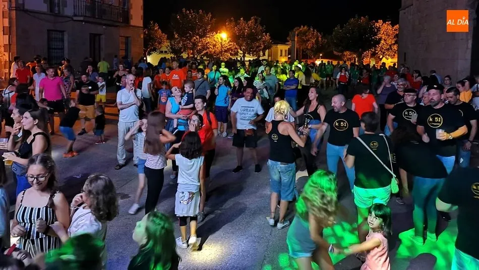 Las Peñas de La Fregeneda disfrutan en su gran noche de las Fiestas de Verano