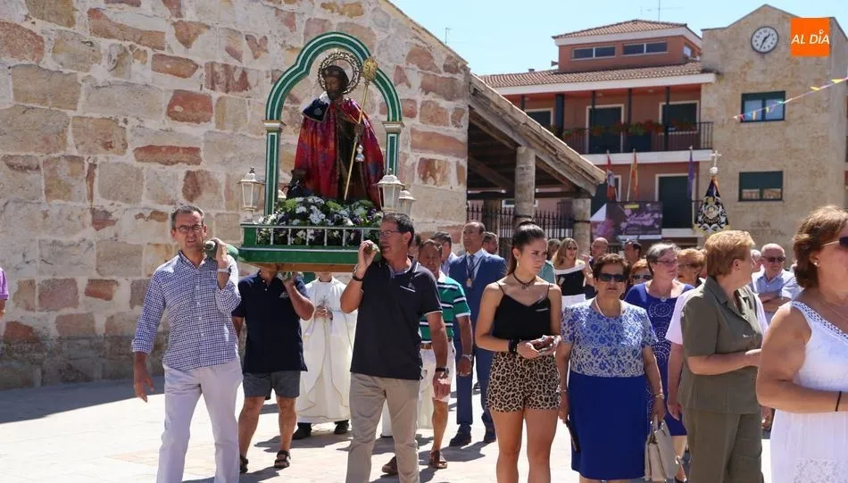 Procesión de San Roque en Carbajosa de la Sagrada. Foto de Víctor Sánchez