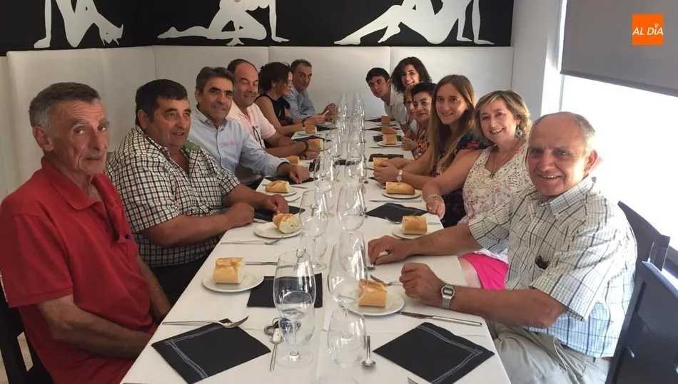 Victorino Martín comparte mesa en Vitigudino con las familias de Pepiño y Jesús Sánchez  