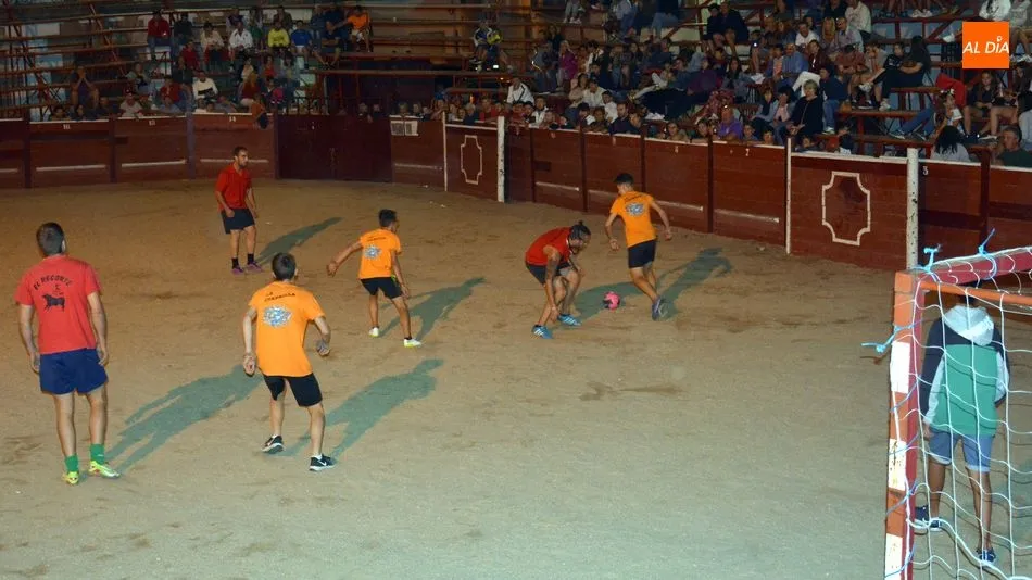 Las Peñas se disputan el Torneo Fútbol-Plaza en Lumbrales
