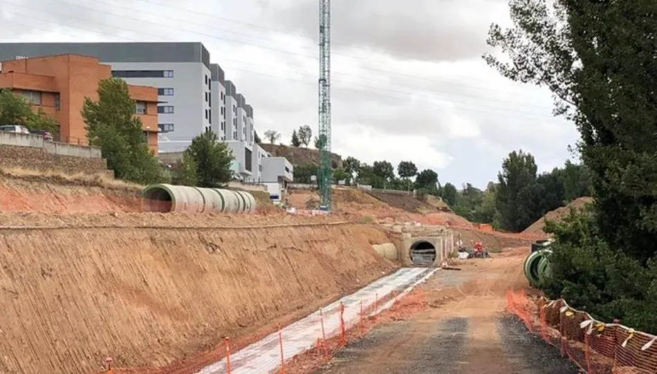 Estado actual de las obras del vial del nuevo Hospital. Foto de @CGCarbayo