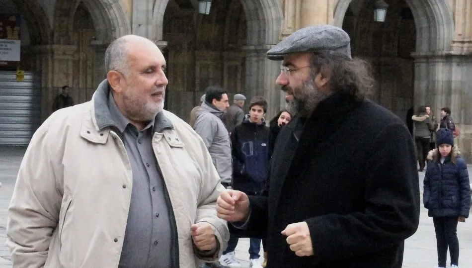 Enrique Viloria y A. P. Alencart en la Plaza Mayor. Foto de José Amador Martín