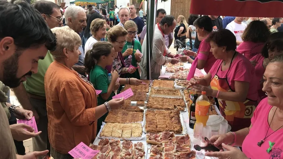 Nuevo éxito del mercadillo de pinchos solidario de Aldeanueva de Figueroa