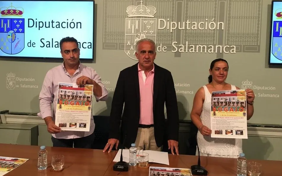 El alcalde y la teniente de alcalde de Bogajo, junto al diputado Jesús Martía Ortiz, han presentado la Feria
