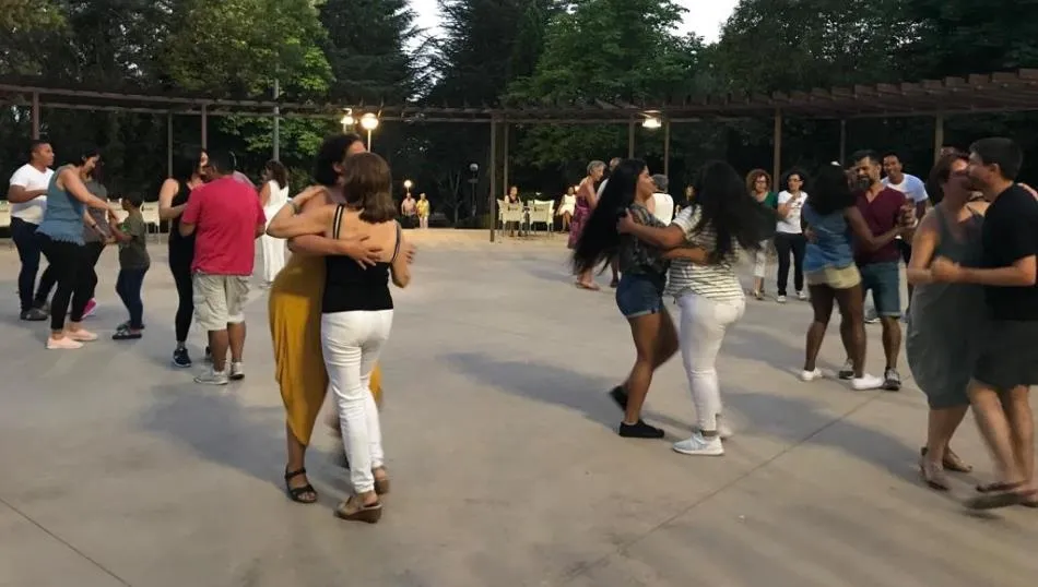 Cualquier participante podrá aprender los pasos básicos del pasodoble español