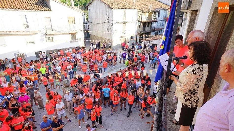 Un momento del pregón de las fiestas de San Ramón 2018 desde el balcón del Ayuntamiento de El Cerro