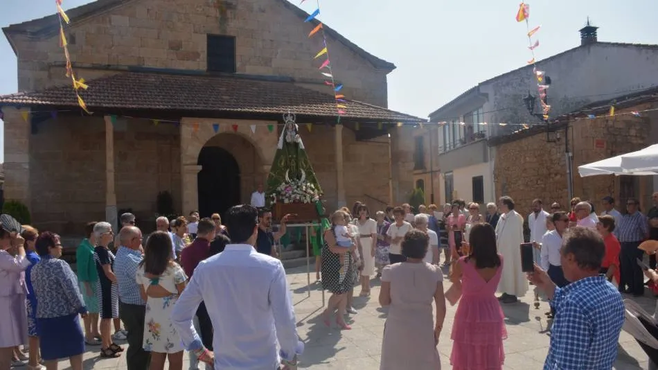 Los vecinos de Gomecello se vuelcan, un año más, con su Virgen de la Esperanza