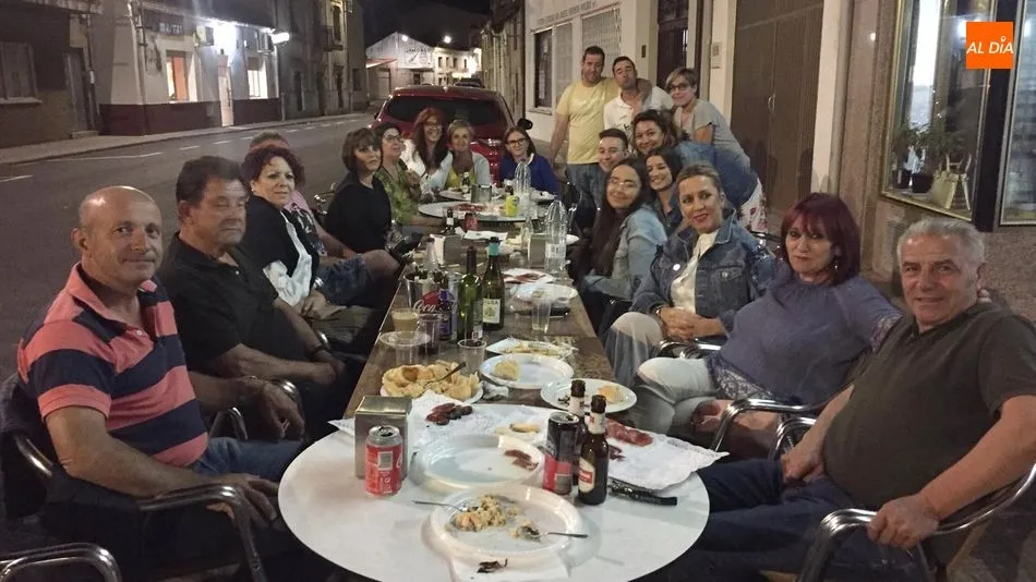 Familiares y amigos acompañan a Pilar por su cumpleaños  
