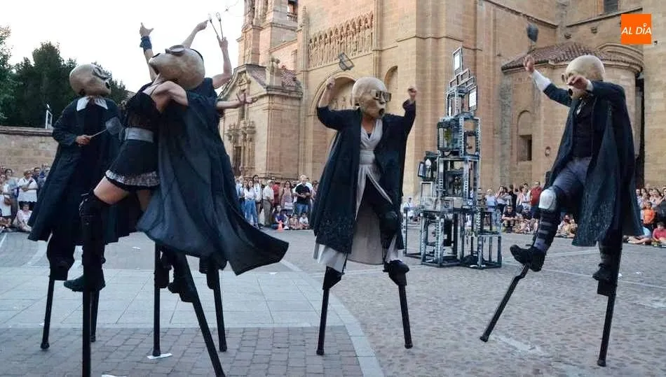 Seres fantásticos de la compañía PIA – Projectos de Intervençao Artística, que por segundo año consecutivo ha estado presente en la Feria de Teatro de Ciudad Rodrigo