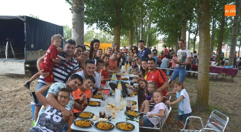 Una buena ración de paella para despedir las fiestas en Golpejas