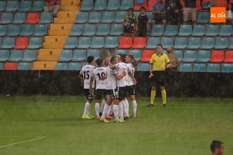 La tormenta perfecta del Salamanca UDS arrasa con el Arenas de Getxo y deja en evidencia a...