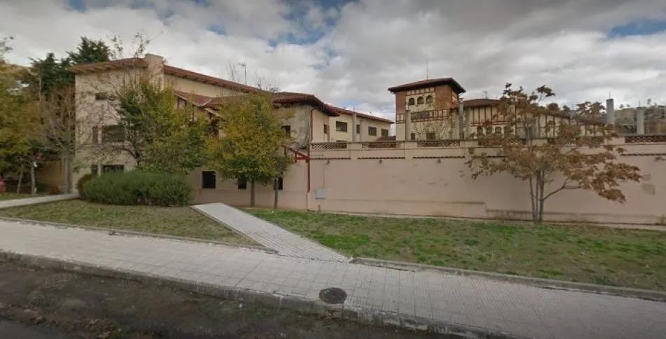 Centro Padre Damián, junto a la carretera de Zamora